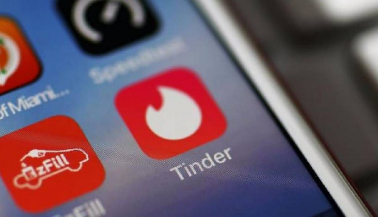 Detuvieron a la “estafadora de Tinder argentina: Era policía, le sacó casi $5 millones a un joven y se operó los senos