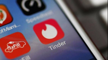 Detuvieron a la “estafadora de Tinder argentina: Era policía, le sacó casi $5 millones a un joven y se operó los senos