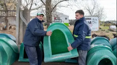 San Cayetano compró 30 cuchas para su guardería canina