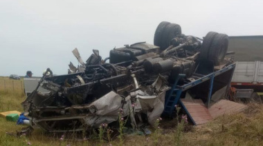 Volcó un camión en la Ruta 228 y murió su chofer: Había descargado en Quequén esta mañana