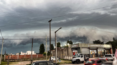 Breve pero feroz temporal de viento generó graves destrozos en la ciudad