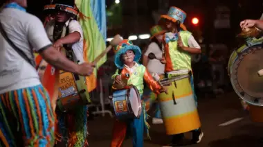 Carnaval 2025: La Muni prepara una comparsa que recorrerá las peatonales y la Rambla