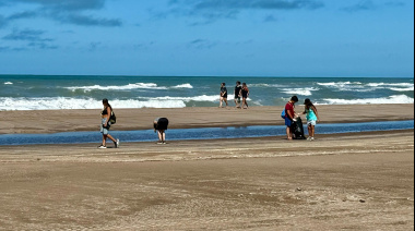 Vecinos y boy scouts limpiaron las playas de San Cayetano tras la temporada