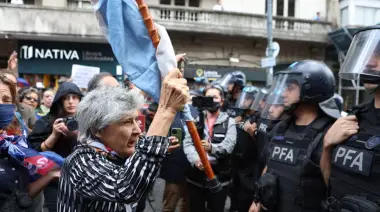 Un saldo de violencia y represión en la marcha por los jubilados: Más de 100 detenidos y 20 heridos