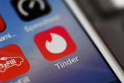 Detuvieron a la “estafadora de Tinder argentina: Era policía, le sacó casi $5 millones a un joven y se operó los senos