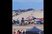 Video: Una moto y un cuatriciclo despistaron en plena competencia del Enduro del Verano y embistieron a los espectadores