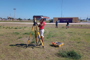 Comenzaron a reparar la pista de atletismo dañada durante el recital de La Renga