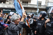 Un saldo de violencia y represión en la marcha por los jubilados: Más de 100 detenidos y 20 heridos